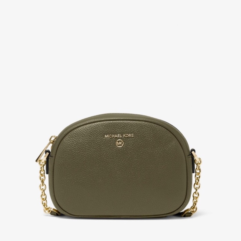 Brand new Michael Kors crossbody. Perfect for any occasion.
